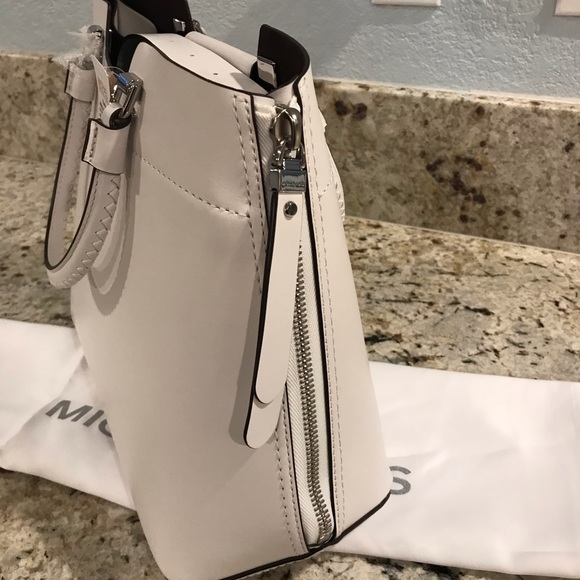 ❌Sold❌Michael Kors large Blakey Smooth Leather Bag - Picture 3 of 8